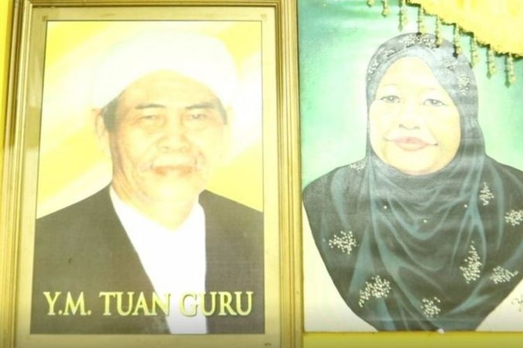 Foto ayah dan ibu kandung dari Tuwan Imam, pengelola Kampung Kasih Sayang.