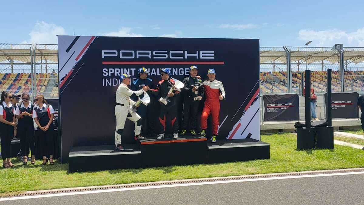 Daffa-Dikco Prasetyo Juara Porsche Sprint Challenge Indonesia di Sirkuit Mandalika