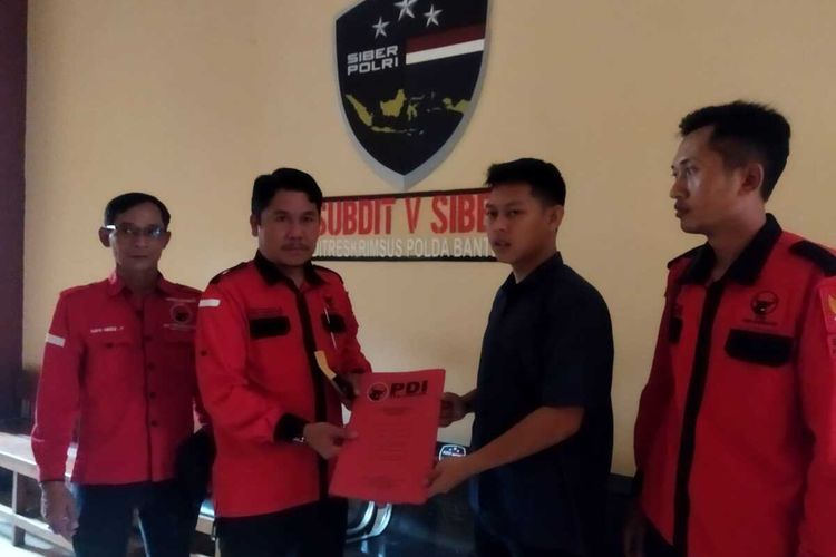 Badan Bantuan Hukum dan Advokasi Rakyat (BBHAR) DPD PDIP Banten melaporkan akademisi dan pengamat politik Rocky Gerung ke Polda Banten. Kamis (3/8/2023).