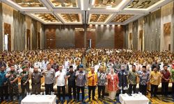 Pembangunan Desa di Riau Terus Dilakukan, Gubri Dapat Apresiasi dari Wamendesa PDTT