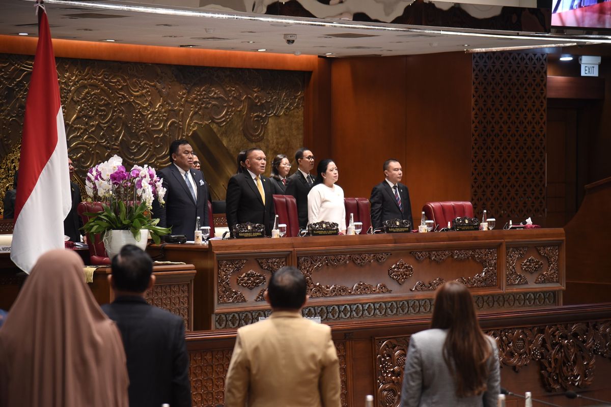 Ketua Dewan Perwakilan Rakyat (DPR) Republik Indonesia (RI) Puan Maharani saat menutup masa sidang DPR III Tahun Sidang 2023-2024 di Gedung Nusantara II, Kompleks Parlemen, Senayan, Jakarta, Selasa (6/2/2024).