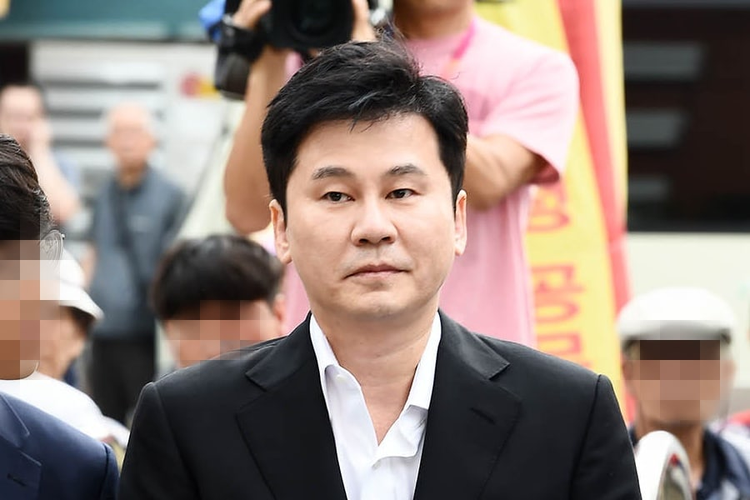 Pendiri YG Entertainment Yang Hyun Suk memenuhi panggilan pemeriksaan di kepolisian Seoul terkait kasus dugaan perjudian di luar negeri, Kamis (29/8/2019).