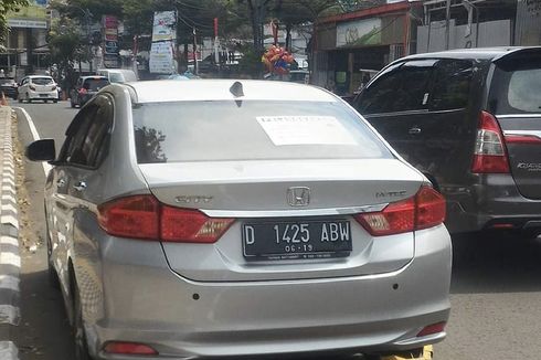 Pemilik Mobil di Solo Harus Punya Garasi, Tidak Parkir di Pinggir Jalan