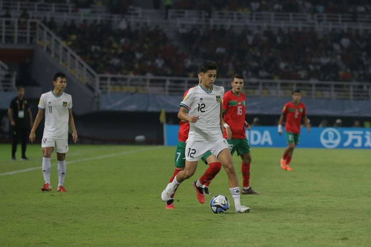 Suasana laga timnas U17 Indonesia vs Maroko pada Piala Dunia U17 2023 di Stadion Gelora Bung Tomo Surabaya, Kamis (16/11/2023).