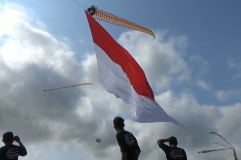 Hari Sumpah Pemuda, Bendera Merah Putih Raksasa Diterbangkan Bersama Layangan