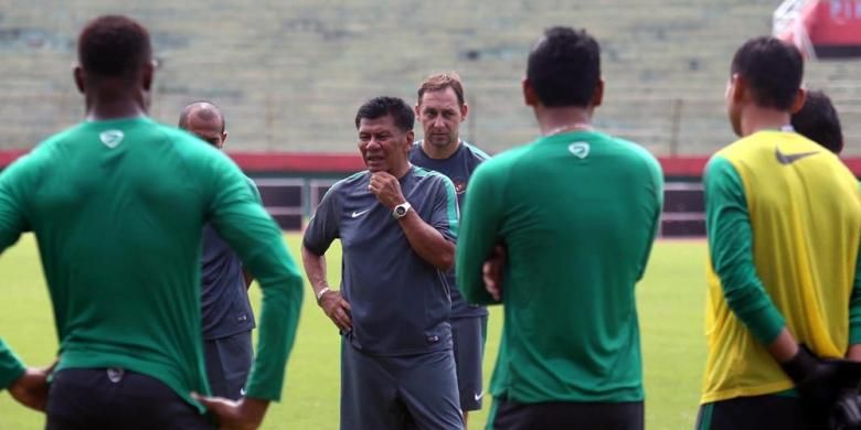 Pelatih sementara tim nasional Indonesia, Benny Dollo. 