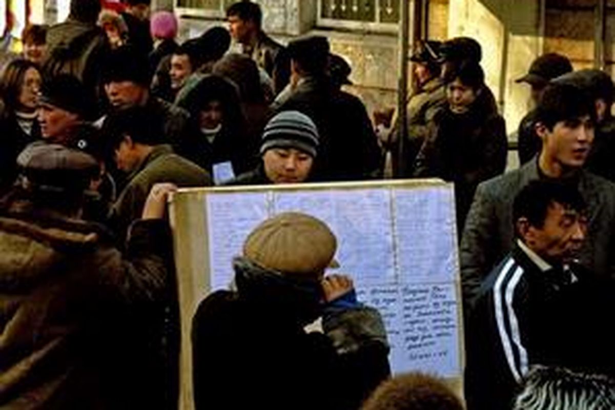 Pasar rumah di Almaty, di mana segala jenis akomodasi ditawarkan. Seiring dengan kemakmuran Kazakhstan, harga akomodasi terus meroket.