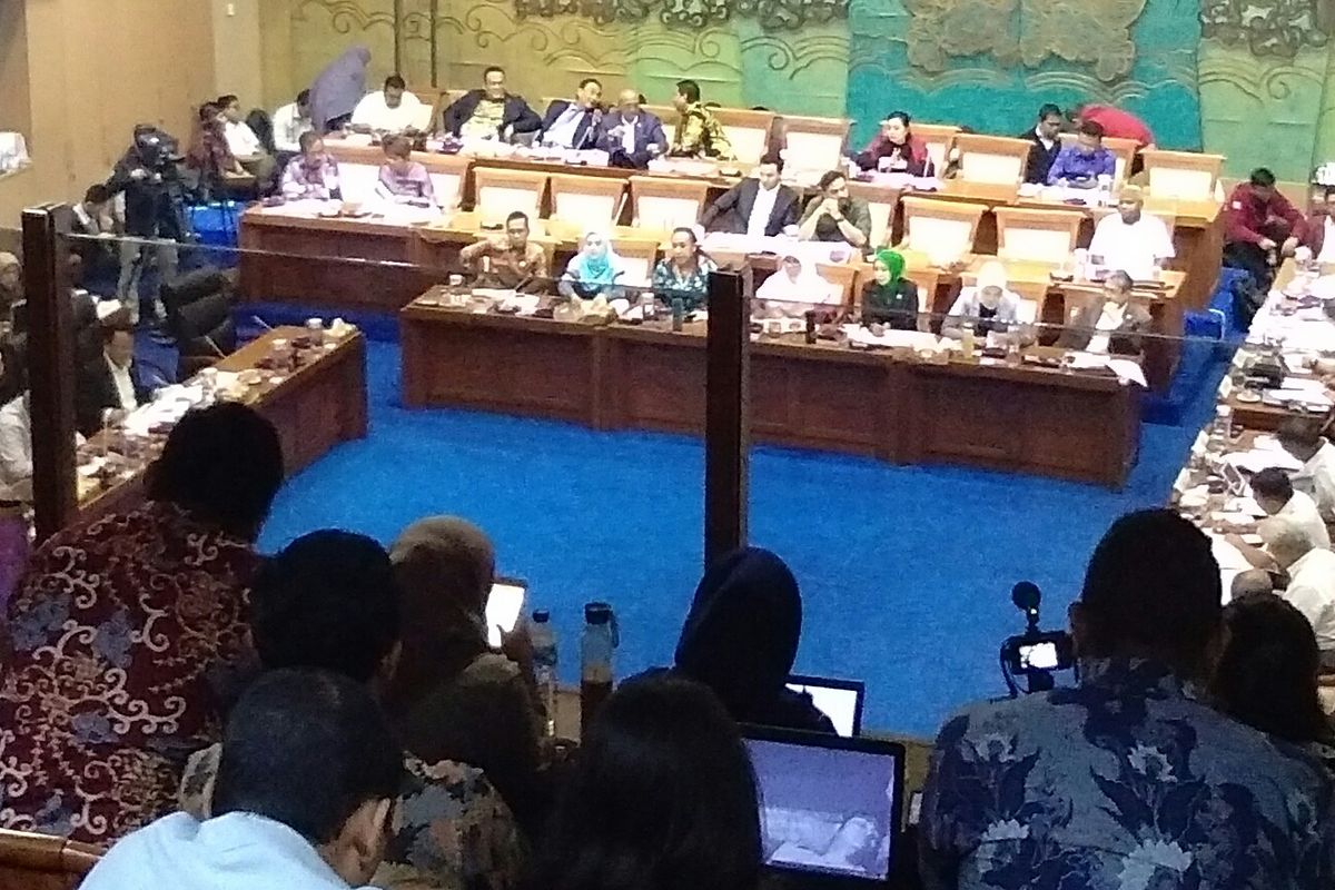 Rapat Dengar Pendapat (RDP) Komisi VII DPR RI kepada Menteri ESDM, Arifin Tasrif di Gedung DPR, Jakarta, Rabu (27/11/2019).