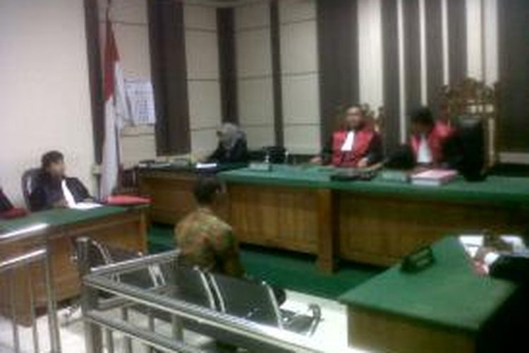 Mantan Bupati Kudus, Muahmmad Tamzil saat sidang di Pengadilan Tipikor Semarang, Senin (10/11/2014).