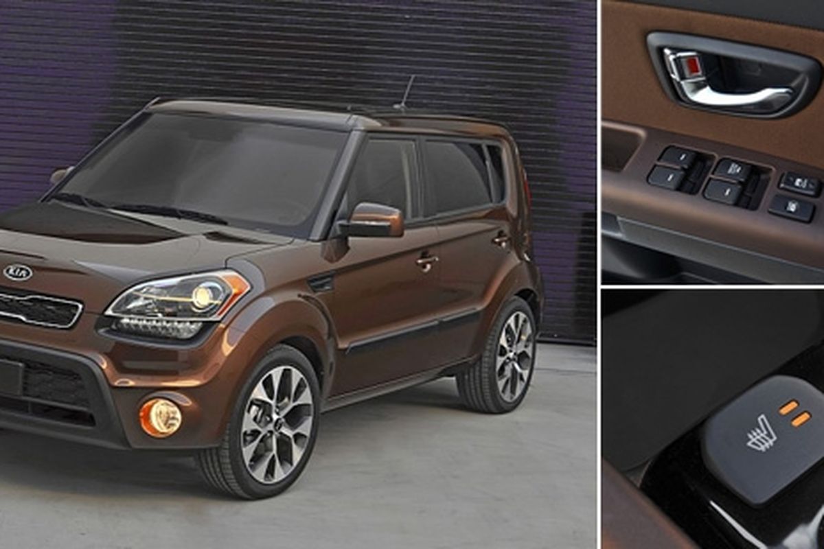 Tampak depan KIA Soul Red Rock dan trim kain coklat