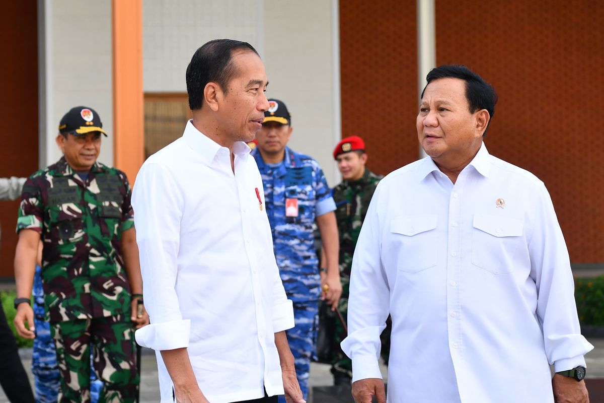 Presiden Joko Widodo melakukan kunjungan kerja ke Jawa Timur, Jumat (8/3/2024). Sejumlah pihak termasuk Menteri Pertahanan Prabowo Subianto turut mendampingi Jokowi dalam kunjungan kerja kali ini. 