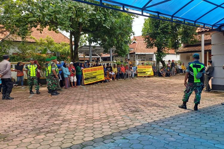 Sejumlah Tuntutan Warga yang Geruduk Inspektorat Purworejo, Salah Satunya Minta Kades Mundur 