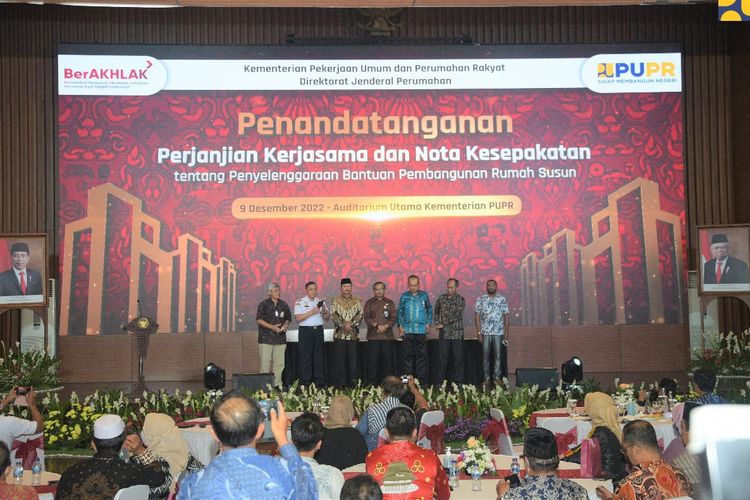 Kementerian PUPR melalui Ditjen Perumahan menyelenggarakan seremonial Penandatanganan Nota Kesepakatan dan Perjanjian Kerjasama tentang Penyelenggaraan Bantuan Pembangunan Rumah Susun (Rusun) pada Jumat (09/12/2022).