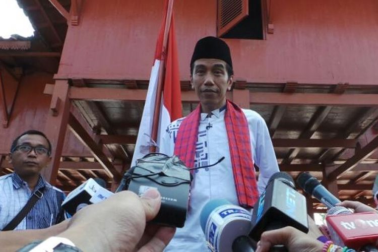 Detik-detik menjelang Joko Widodo menyatakan siap menjadi calon presiden di Rumah Pitung, Marunda, Jakarta Utara, Jumat (14/3/2014).