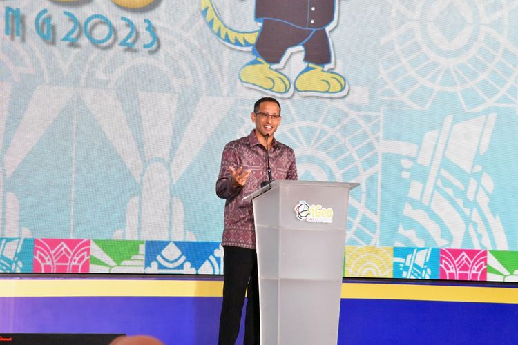 Menteri Pendidikan, Kebudayaan, Riset, dan Teknologi (Mendikbud Ristek) Nadiem Anwar Makarim  saat membuka International Geography Olympiad (iGeo) ke-19 di Gedung Merdeka, Bandung, Selasa (8/8/2023). 