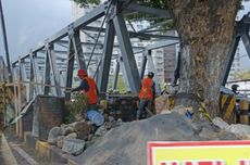 Hindari Kecelakaan Lagi, Pemprov Jatim Bangun Dinding Pembatas di Ujung Jembatan Soehat Sisi Barat