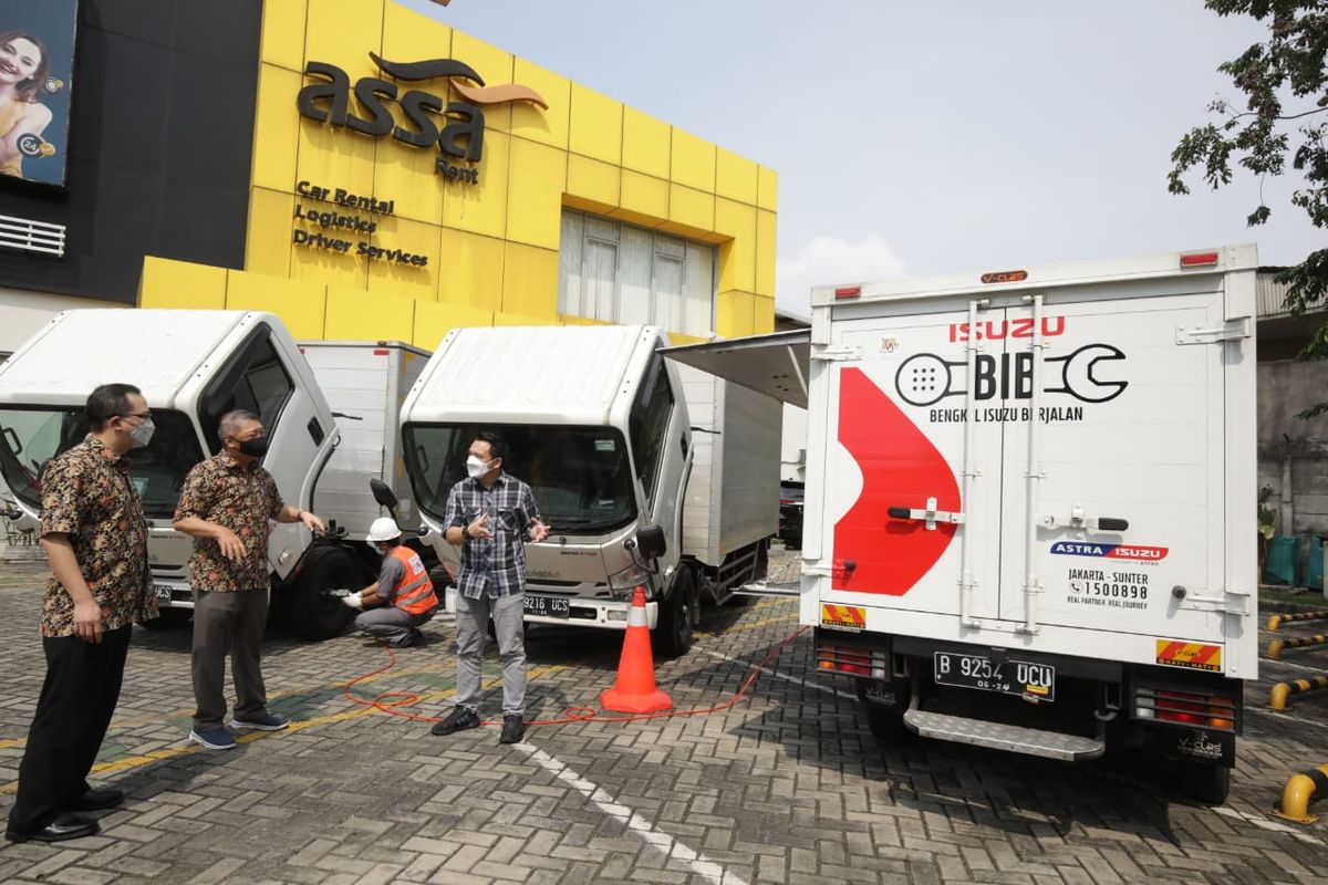 PT Astra International Tbk-Isuzu Sales Operation (AI-ISO/Astra Isuzu) yang mendukung PT Adi Sarana Armada Tbk (ASSA) dengan peluang bisnis penyewaan mobil, terutama di sektor transportasi logistik yang semakin cerah seiring dengan gencarnya pembangunan infrastruktur.