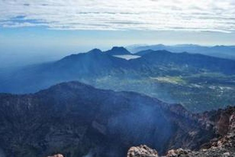 Danau Gunung Tujuh di kawasan Gunung Tujuh, yang masih termasuk dalam wilayah Taman Nasional Kerinci Seblat. 