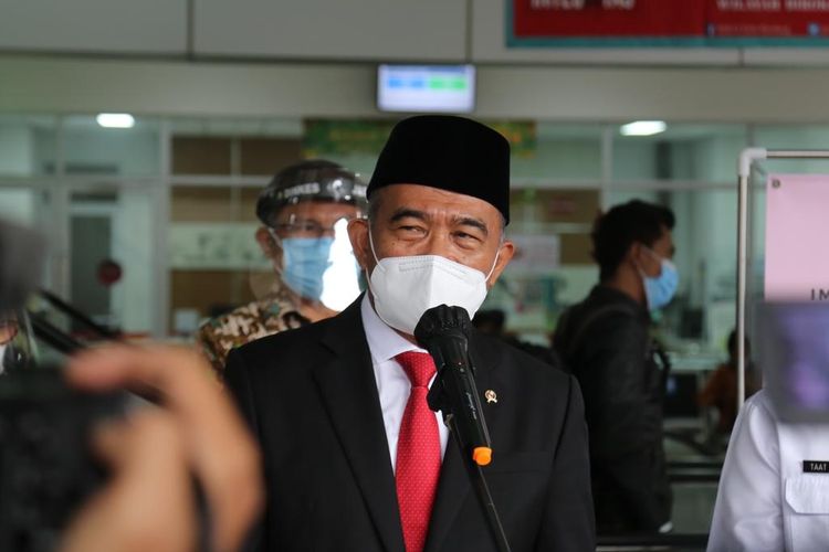 Menko PMK Muhadjir Effendy saat meninjau fasilitas dan pelayanan Rumah Sakit Khusus Ibu dan Anak (RSKIA) Kota Bandung, Jawa Barat, Rabu (16/6/2021).