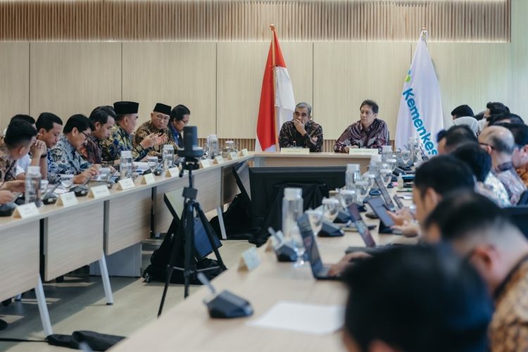 Pertemuan Gubernur Lampung Rahmat Mirzani Djausal bersama sejumlah kepala daerah kabupaten di Provinsi Lampung dengan Menkes Budi Gunadi Sadikin menghasilkan tiga Inpres soal kesehatan.