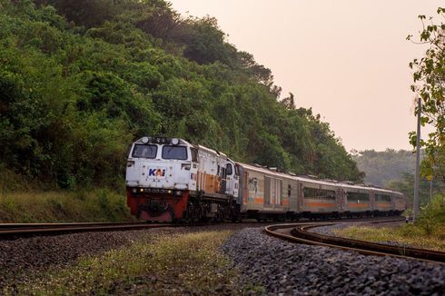 Lokomotif Fajar Utama Solo Mogok, 8 Perjalanan Kereta Api Terlambat