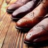 Ketika Pejabat Politik Mengandalkan Sepatu untuk Tampak Lebih Berkuasa