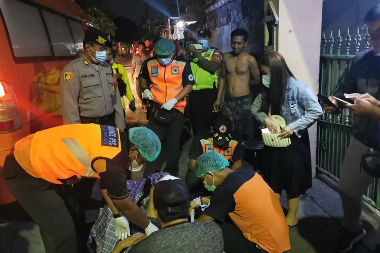 Korban saat dievakuasi menuju RSUP Sanglah pada Rabu (27/4/2022). Dok/Humas Polresta Denpasar