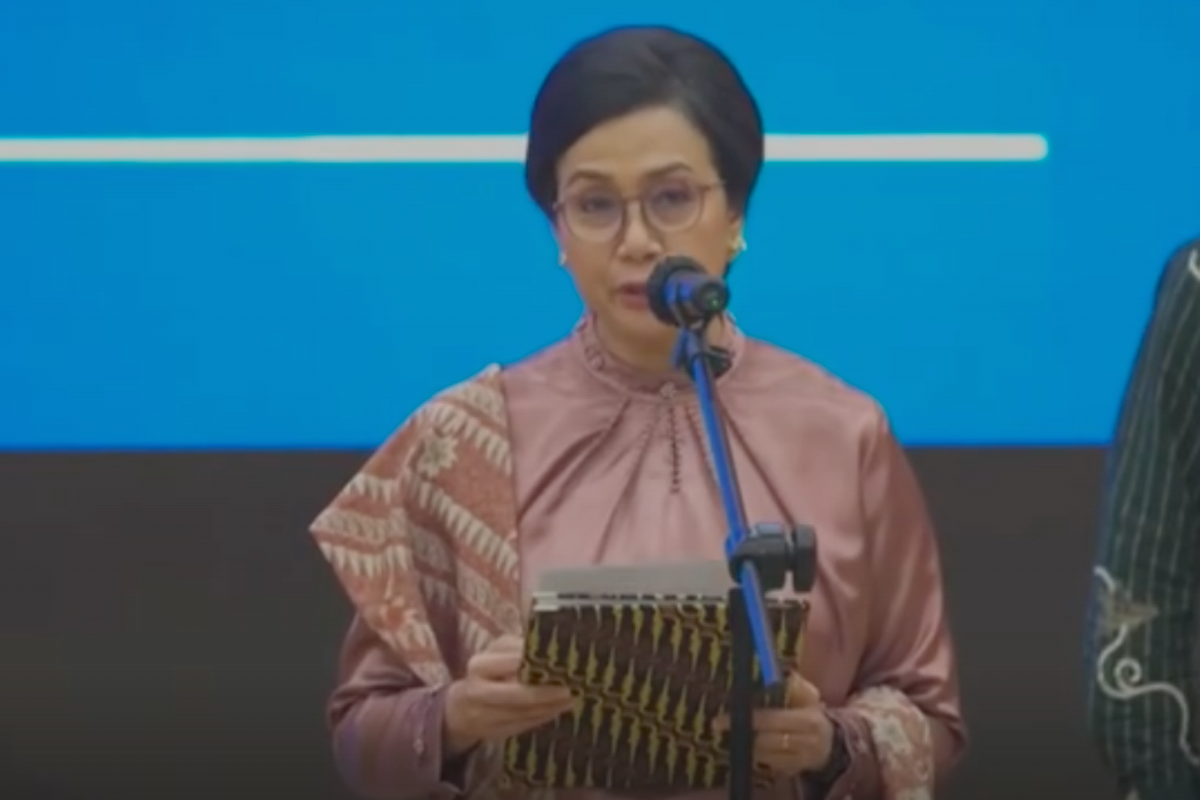 Sri Mulyani Indrawati resmi menyerahkan jabatan Menteri Keuangan kepada Purbaya Yudhi Sadewa dalam prosesi serah terima jabatan di Kantor Kemenkeu, Jakarta, Selasa (9/9/2025).