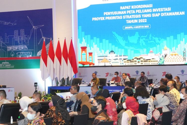 Menteri Investasi/Kepala BKPM Bahlil Lahadalia memimpin rapat penyusunan Peta Peluang Investasi (PPI) proyek prioritas strategis di Jakarta, Kamis (4/8/2022).