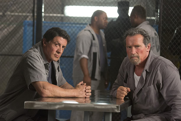 Arnold Schwarzenegger dan Sylvester Stallone dalam film thriller aksi Escape Plan (2013).