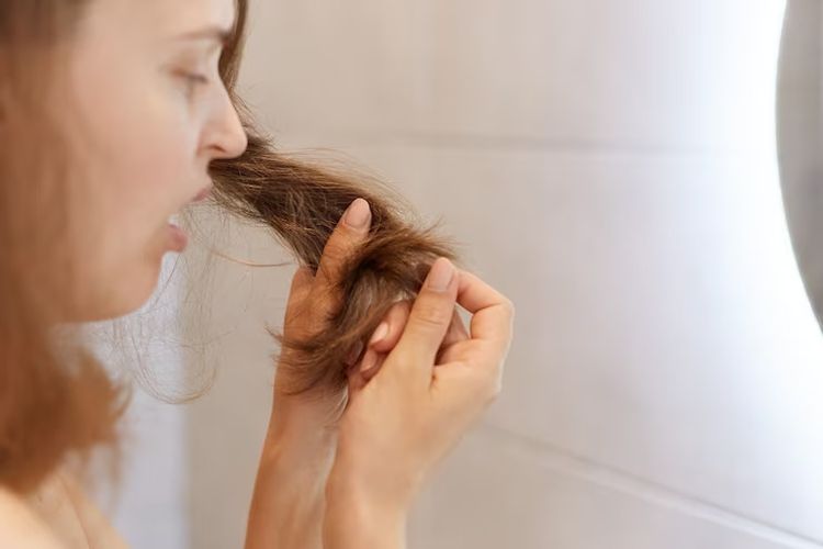 Cara Mengatasi Rambut Rontok dan Ketombe