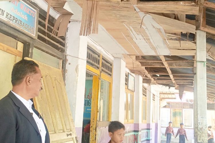 Nasib 305 Siswa SDN Kanar Sumbawa Belajar di Ruang Kelas Rusak, Tanpa Meja dan Kursi
