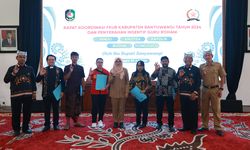 Salurkan Insentif Guru Agama Non-Formal Keagamaan, Bupati Ipuk Tekankan Keberagaman Inklusif dan Moderat