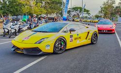 Warga Banyuwangi Antusias Sambut Kedatangan Puluhan Supercar