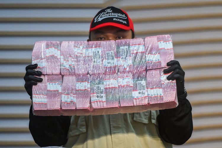 OTT ATR/BPN, KPK Sita Rp 106,3 Miliar, Sebagian Ditemukan di Rumah Eks Bupati Kebumen