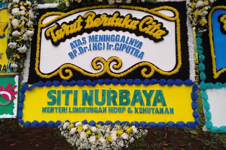 karangan bunga dari pejabat hingga pengusaha menghiasi rumah Ciputra pada Rabu (27/11/2019)