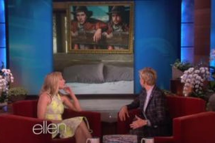 Aktris Kristen Bell berbagi pada Ellen DeGeneres dalam acara bincang-bincang soal lukisan Brad Pitt yang ada di kamar tidurnya. Sang suami, Dax Shepard mendapat lukisan itu dari DeGeneres dan benar-benar memajangnya di rumah.