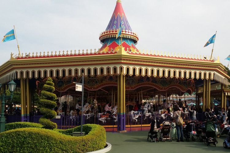 Castle Carrousel merupakan salah satu wahana yang terdapat di area Fantasyland di kompleks Tokyo Disneyland.