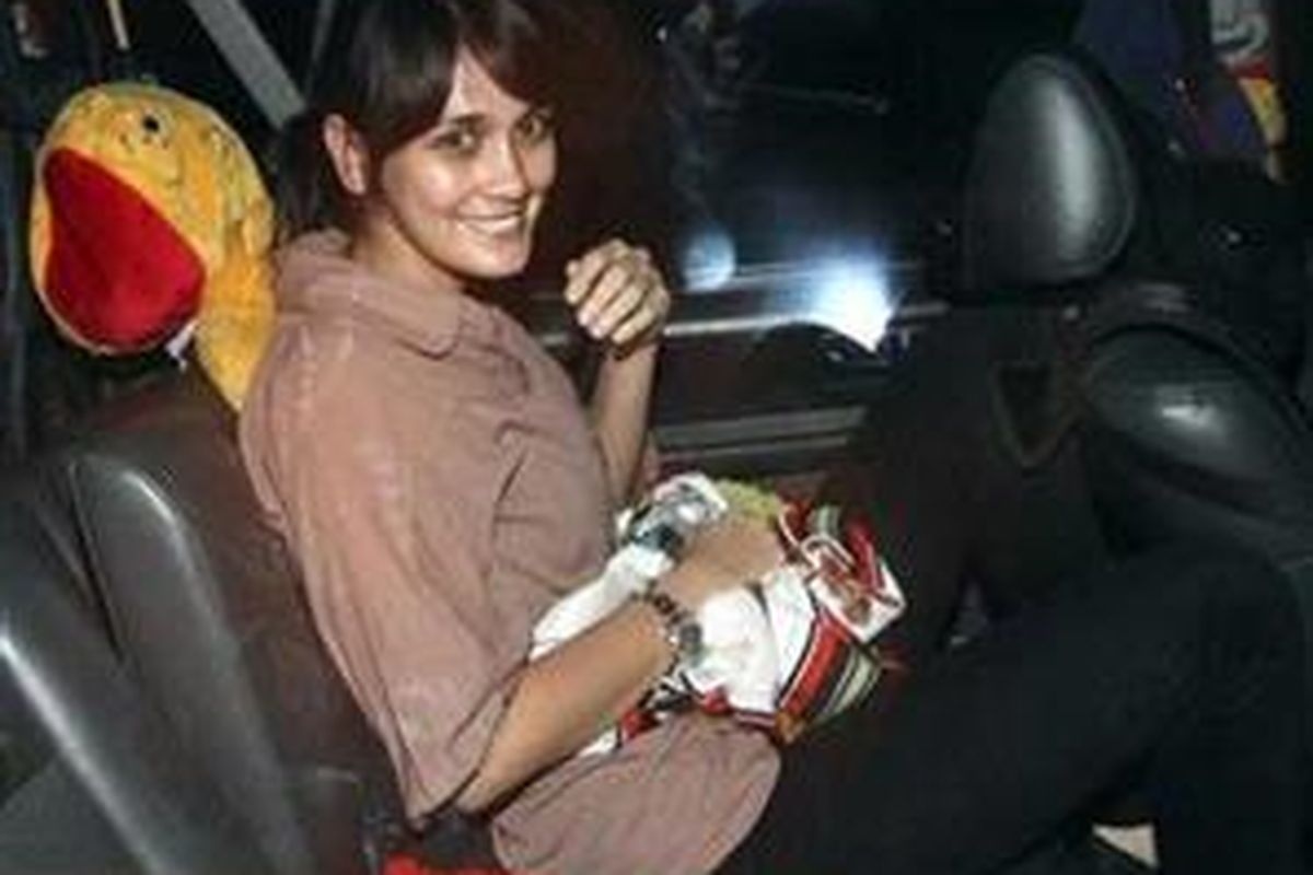 Indonesian police said on Tuesday they will detain a pop star suspected of breaching the countrys controversial pornography law by allegedly appearing on widely circulated home-made sex videos.