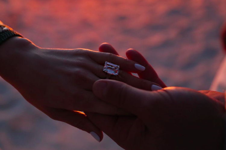 Cincin tunangan Jennifer Lopez dengan Alex Rodriguez