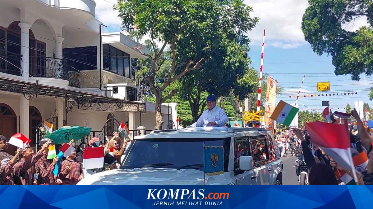 Kenakan Busana Jawa, Ratusan Siswa di Sleman Sambut Kedatangan Prabowo Subianto dan Narendra Modi