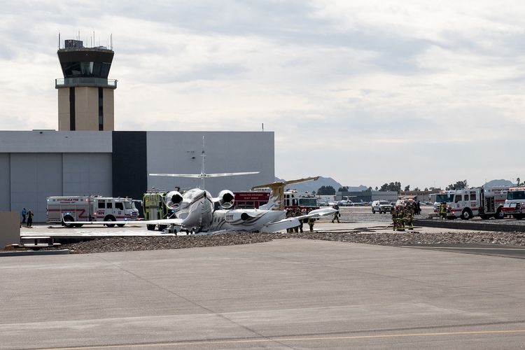 Tabrakan jet pribadi di Scottsdale Municipal Airport, Negara Bagian Arizona, Amerika Serikat, pada Senin (10/2/2025) melibatkan pesawat Learjet 35A dan Gulfstream 200. Satu orang tewas dalam insiden ini.