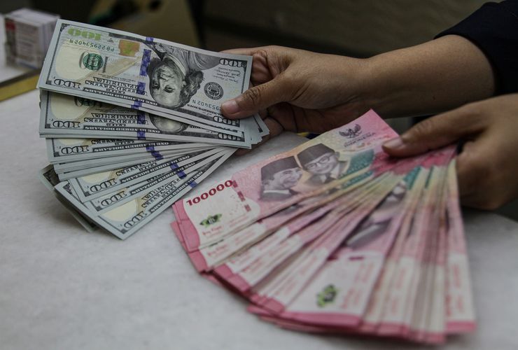 Rupiah Masih Keok, Bank Jual Dollar AS hingga Rp 17.800