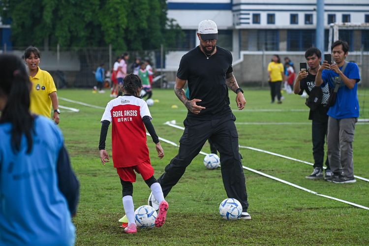 Pesepakbola Persib Bandung asal Perancis Layvin Kurzawa dukung kerja sama bilateral antara Kedutaan Perancis di Indonesia, serta FFF dan PSSI beri kontribusi memajukan sepak bola wanita Tanah Air. 