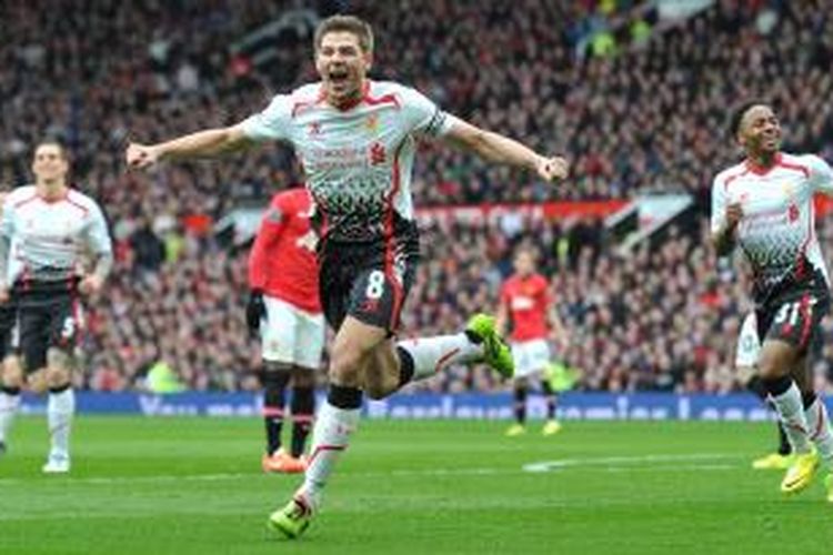 Kapten Liverpool, Steven Gerrard, seusai mencetak gol ke gawang Manchester United pada lanjutan Premier League di Stadion Old Trafford, Minggu (16/3/2014). Liverpool menang 3-0 pada laga tersebut. 
