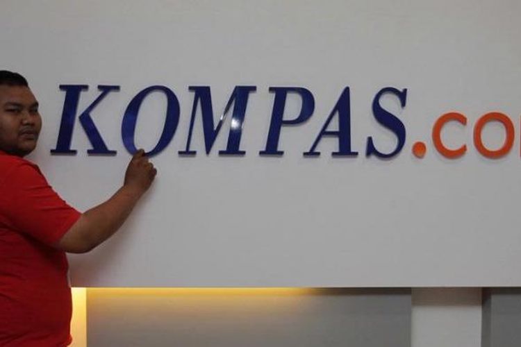 Fico Fachriza, yang akrab disapa Fico, berkunjung ke kantor Redaksi Kompas.com di Gedung Kompas Gramedia, Palmerah, Jakarta Pusat, Senin (1/4/2013). Fico merupakan salah seorang komika yang masuk babak lima besar Stand Up Comedy Indonesia Season 3.