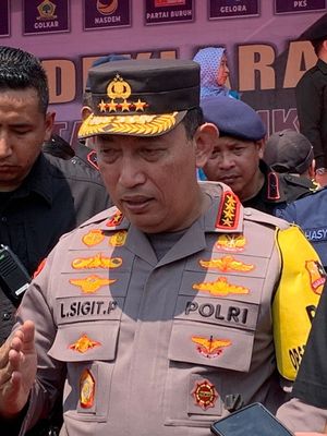 Kapolri Jenderal Listyo Sigit Prabowo di Lapangan Silang Monas, Jakarta, Selasa (17/10/2023), usai memimpin apel gelar pasukan Operasi Mantap Brata 2023-2024.