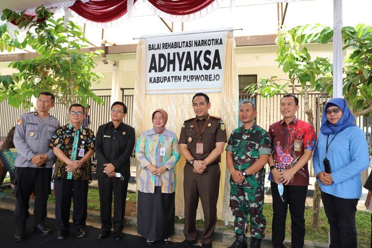 Wabub bersama kajari Purworejo saat meresmikan Balai Rehabilitasi Adhyaksa 