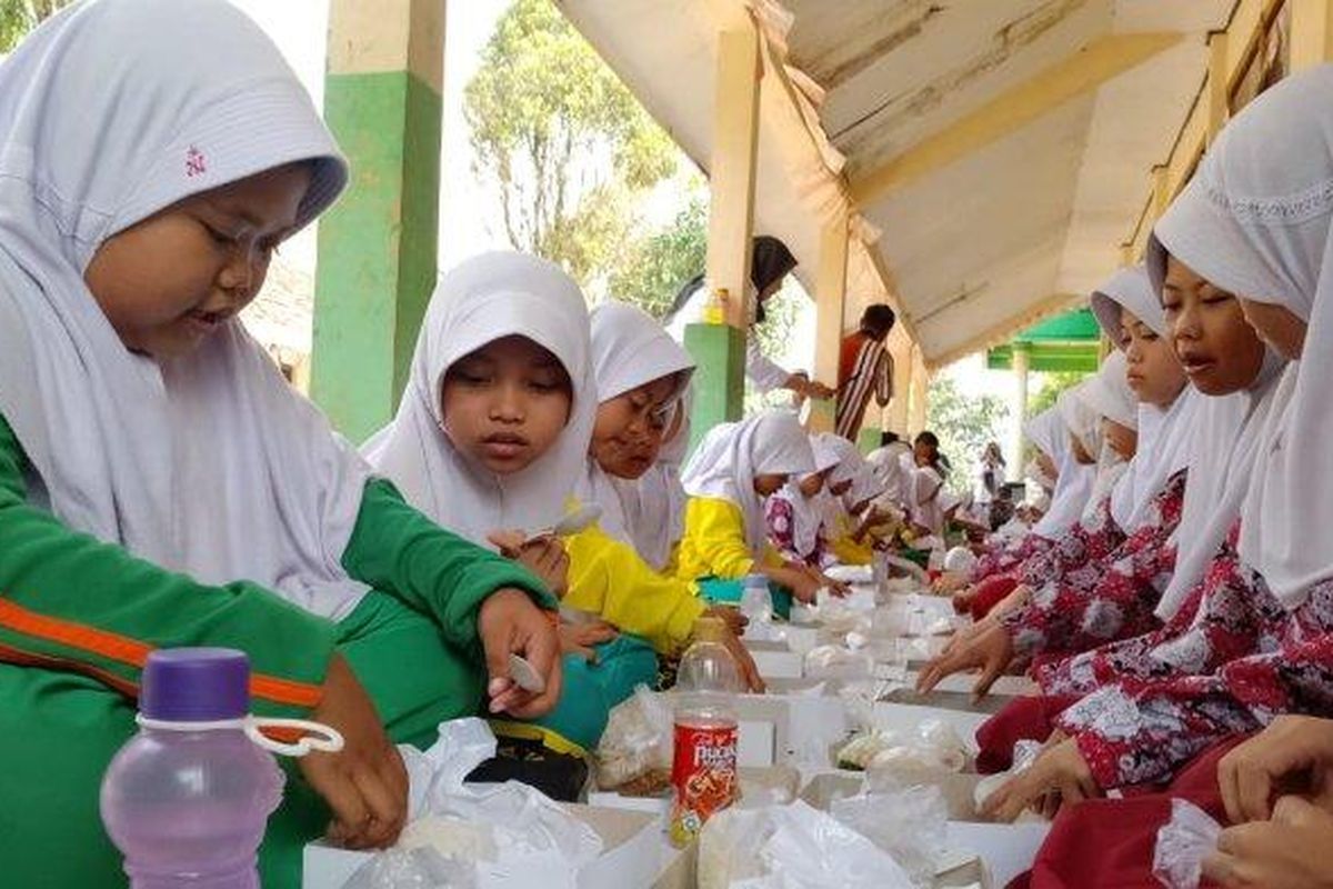Uji coba program makan bergizi gratis di Kabupaten Bandung pada hari ketiga, Rabu (23/10/2024).