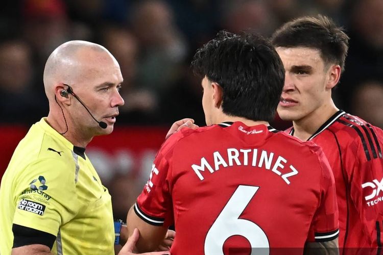 Man United Vs Leeds, Kata Carrick soal Kartu Merah Lisandro Martinez 